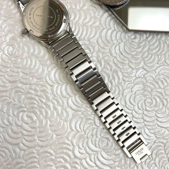 Tavan Swiss Quartz Stainless Steel Watch Mother of Pearl Dial - Picture 16 of 16